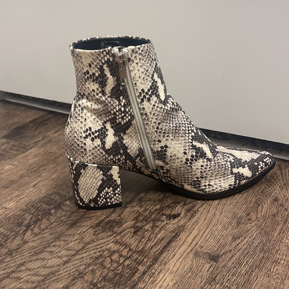 MOD ON TREND | Snakeskin Ankle Booties - Picture 3 of 4